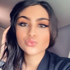 Meet your Posher, Valeria